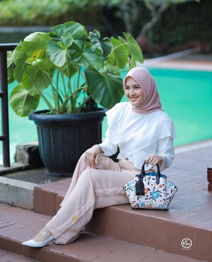 6 Outfit Putih Ala Cut Syifa, Cantiknya Bikin Pusing